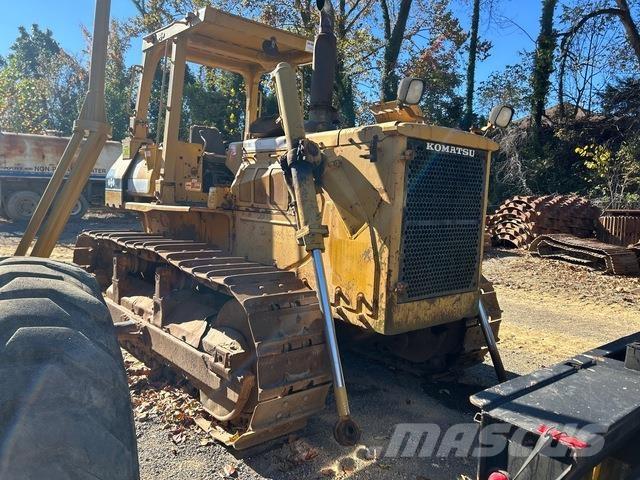 Komatsu D68E-1 Telaketjupuskutraktorit