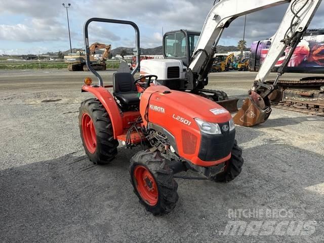 Kubota L2501D Taajamatraktorit