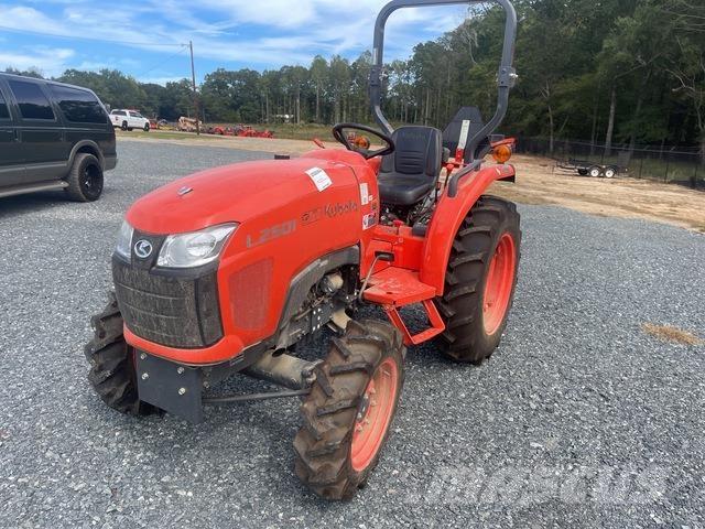 Kubota L2501DT Taajamatraktorit