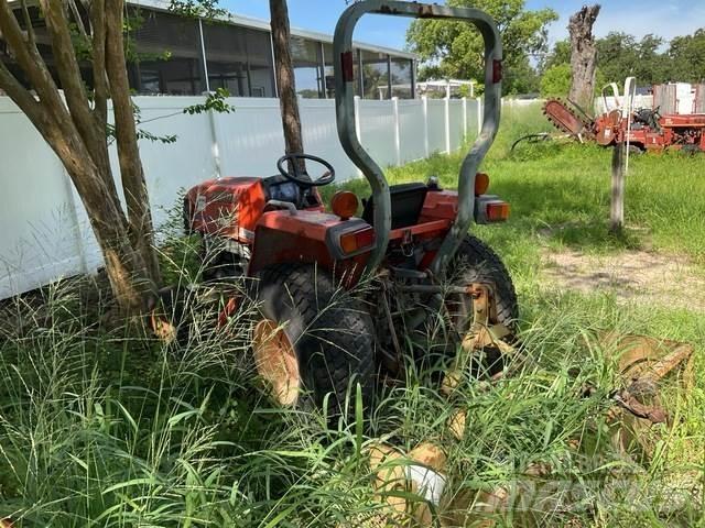 Kubota L2800 Traktorit