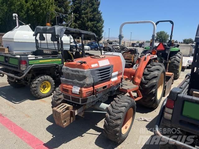 Kubota L3010D Taajamatraktorit