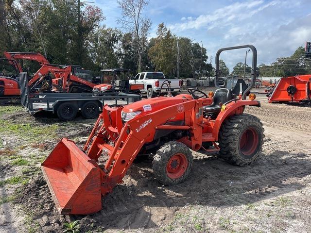 Kubota L3301DT Taajamatraktorit
