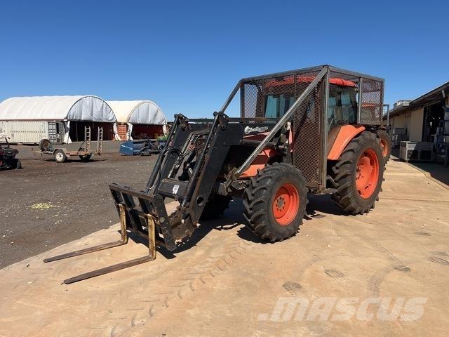 Kubota M125X Traktorit
