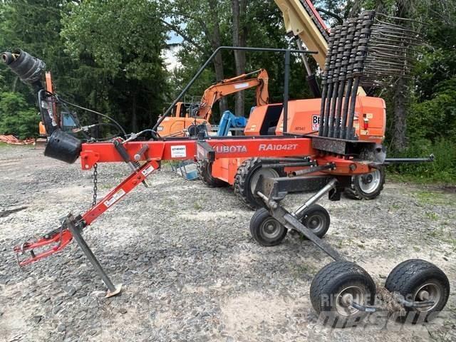 Kubota RA1042T Pöyhimet ja haravat