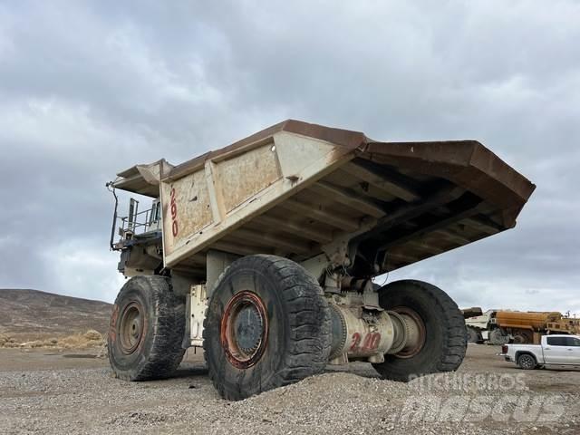 Liebherr T282B Dumpperit