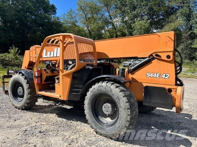 Lull 944E-42 Teleskooppipuominostimet