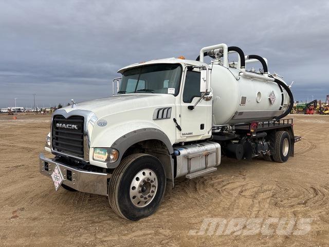 Mack 400 Paine-/imuautot