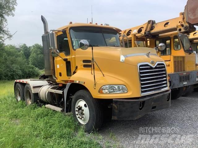 Mack 600 Vetopöytäautot