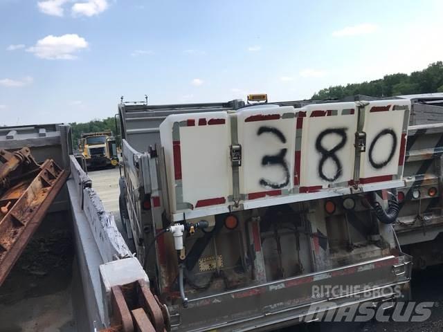 Mack 700 Lumiaurat