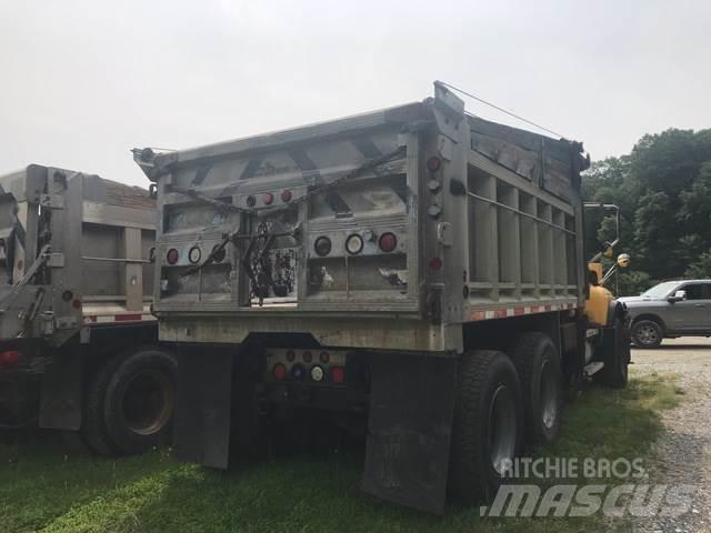 Mack 700 Lumiaurat