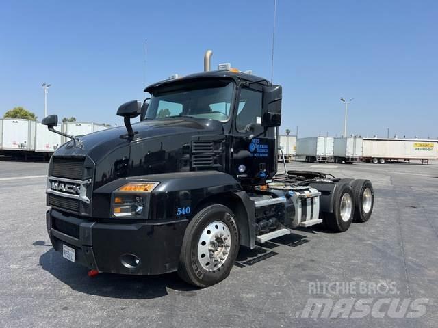 Mack AN64T Vetopöytäautot