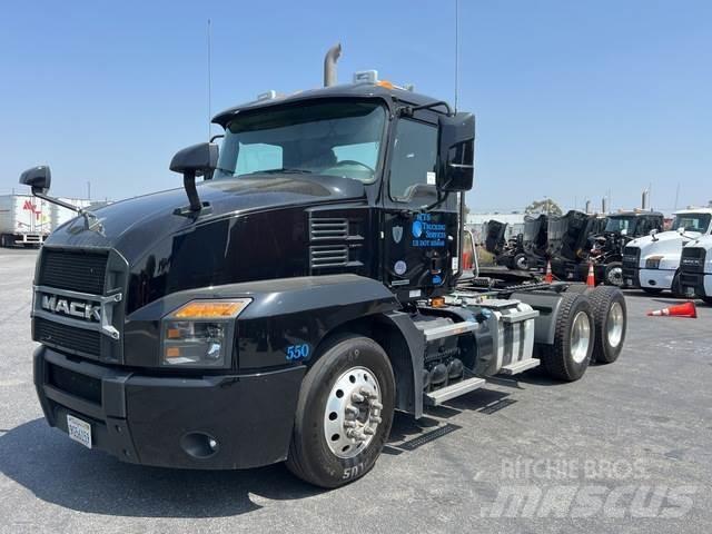Mack AN64T Vetopöytäautot