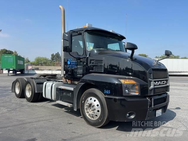 Mack AN64T Vetopöytäautot