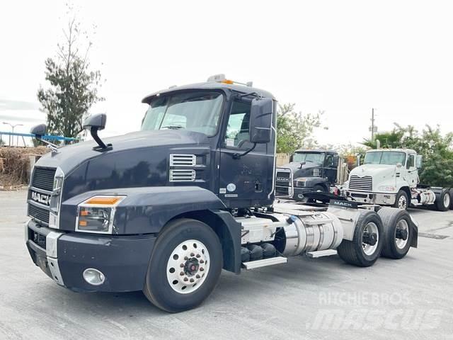 Mack AN64T Vetopöytäautot