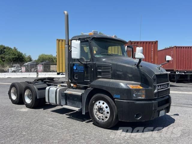 Mack AN64T Vetopöytäautot
