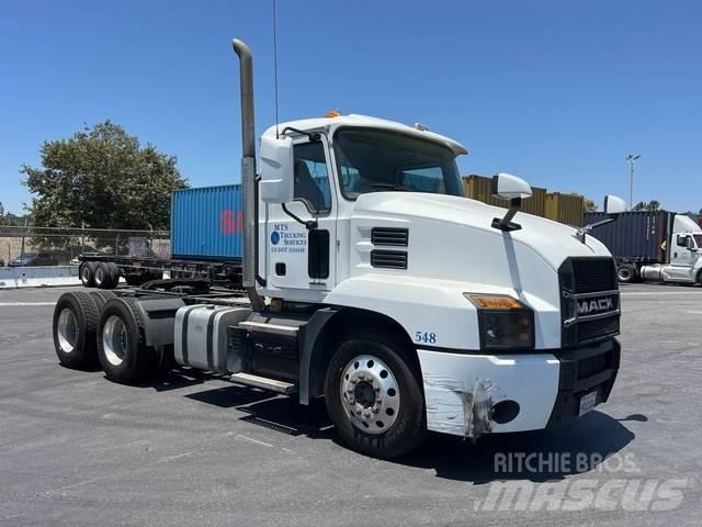 Mack AN64T Vetopöytäautot