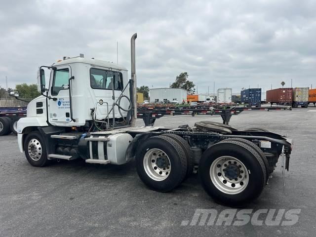 Mack AN64T Vetopöytäautot