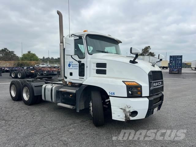 Mack AN64T Vetopöytäautot