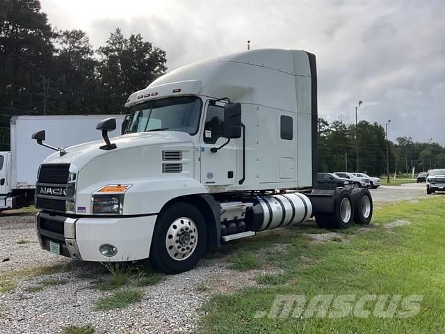 Mack AN64T Vetopöytäautot