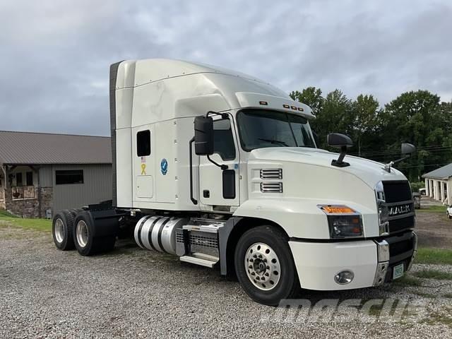 Mack AN64T Vetopöytäautot