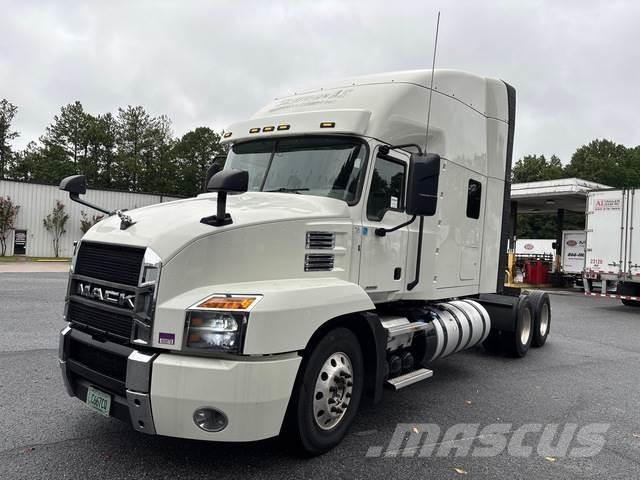 Mack AN64T Vetopöytäautot
