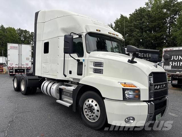Mack AN64T Vetopöytäautot