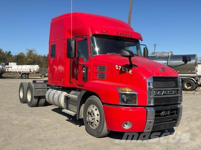 Mack AN64T Vetopöytäautot