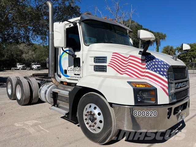 Mack AN64T Vetopöytäautot