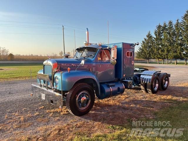 Mack B-61 Vetopöytäautot