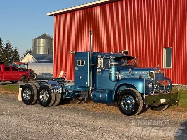 Mack B-61 Vetopöytäautot