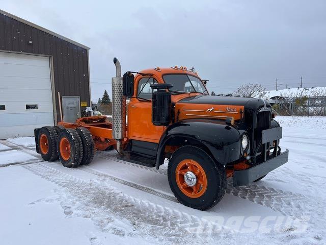 Mack B615T Vetopöytäautot