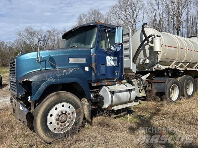 Mack CH613 Vetopöytäautot