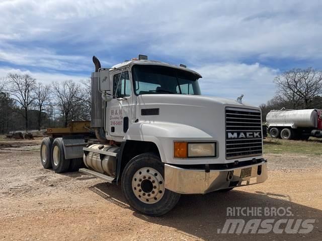 Mack CH613 Vetopöytäautot