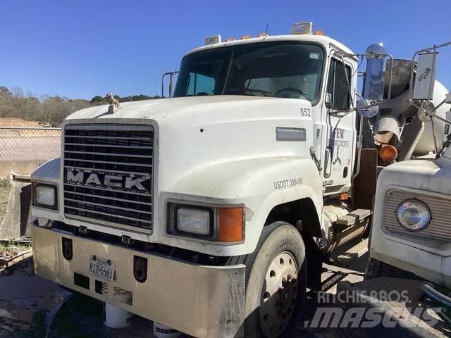 Mack CH613 Vetopöytäautot