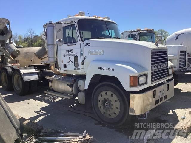 Mack CH613 Vetopöytäautot