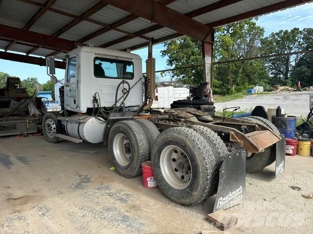 Mack CH613 Vetopöytäautot
