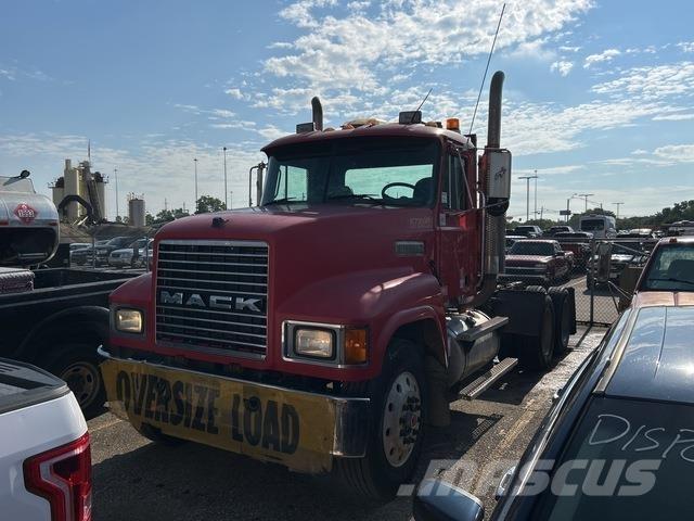 Mack CH613 Vetopöytäautot