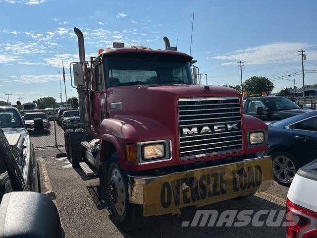 Mack CH613 Vetopöytäautot