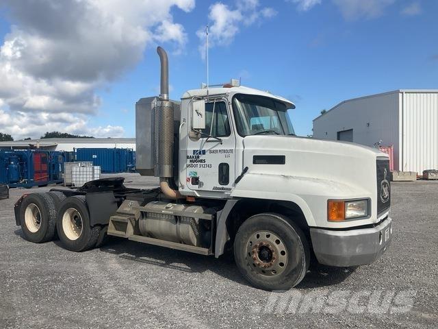 Mack CH613 Vetopöytäautot