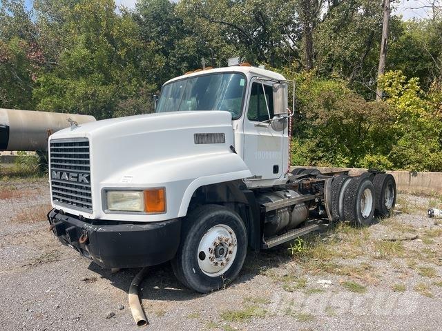 Mack CH613 Vetopöytäautot