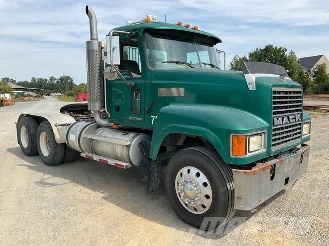 Mack CHN613 Vetopöytäautot