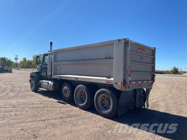 Mack CHN613 Sora- ja kippiautot