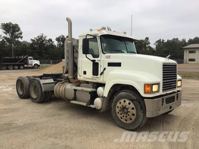 Mack CHU613 Vetopöytäautot