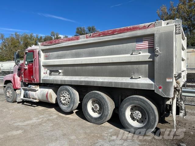 Mack CHU613 Sora- ja kippiautot