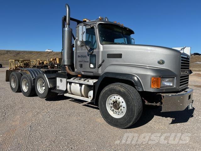 Mack CL713 Vetopöytäautot