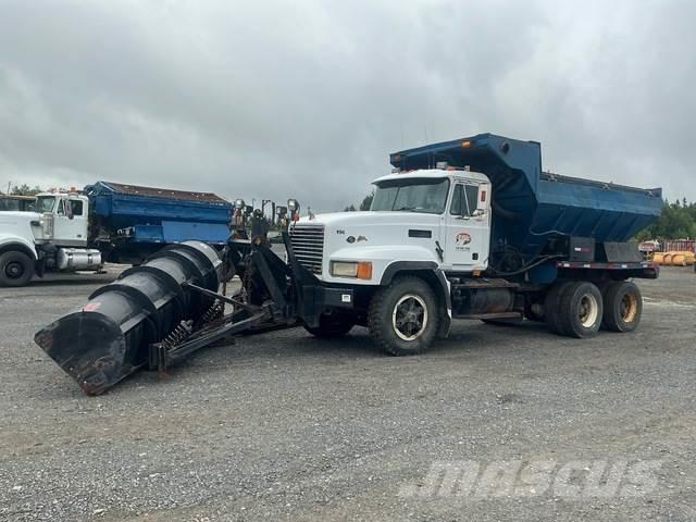 Mack CL713 Lumiaurat