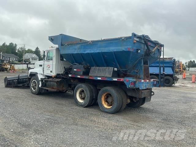 Mack CL713 Lumiaurat