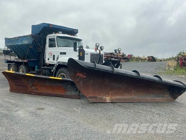 Mack CL713 Lumiaurat