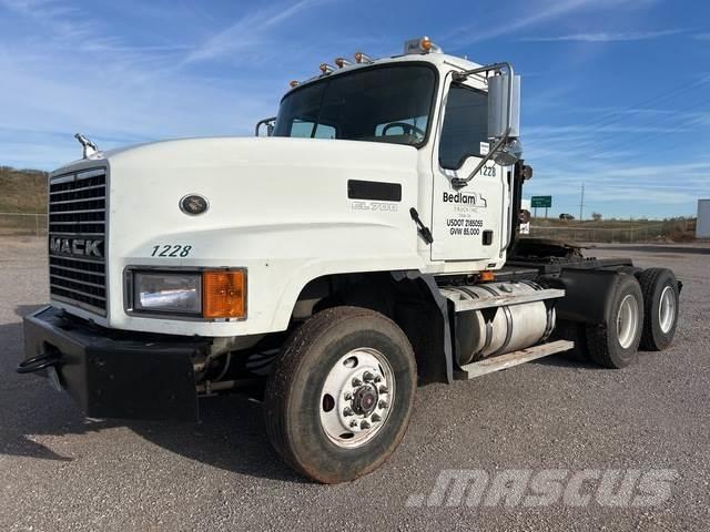 Mack CL733 Vetopöytäautot