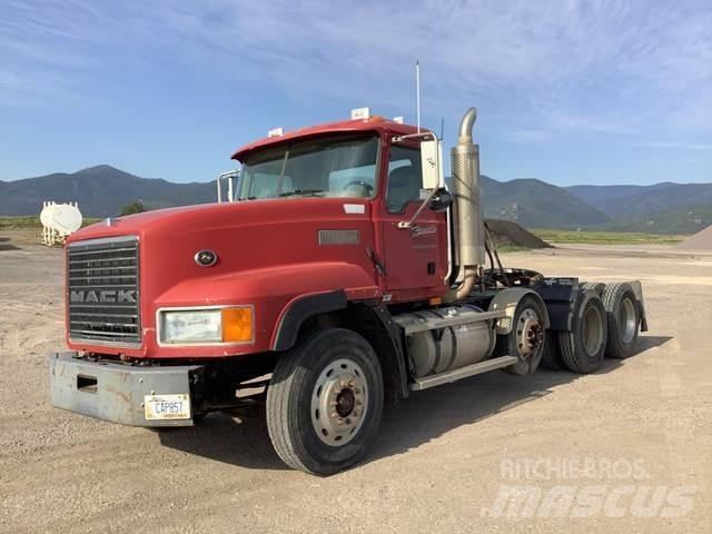 Mack CL733 Vetopöytäautot